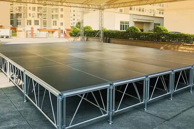 MOVABLE STAGE